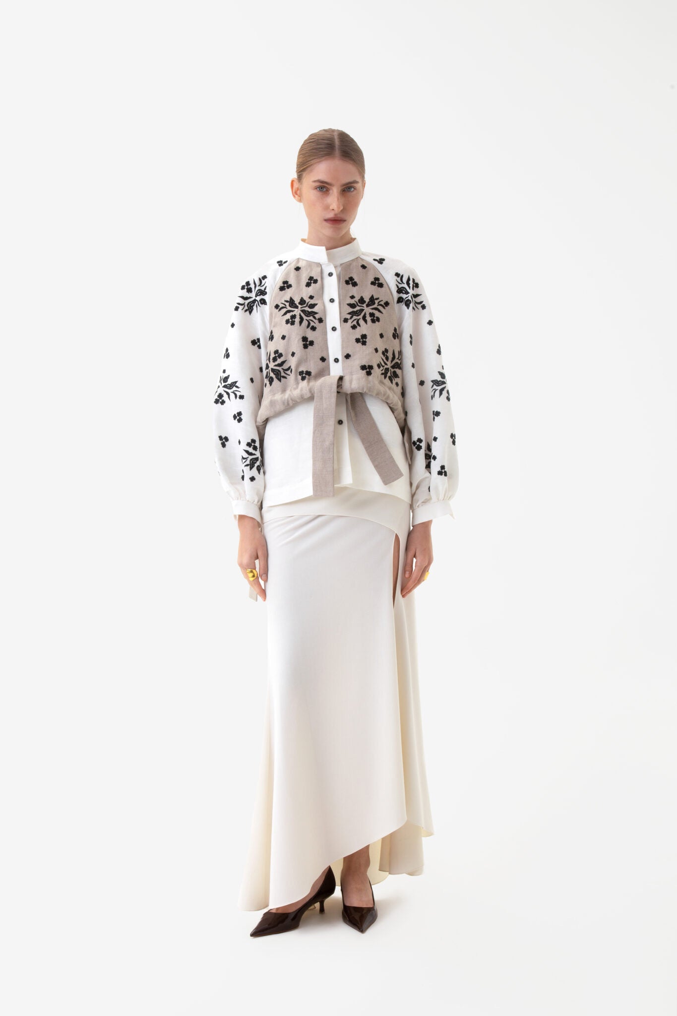 GAPTUVALNYA YAVORIVSKYI DYVOTSIVIT BLOUSE WITH KEPTERYK BLACK ORNAMENT