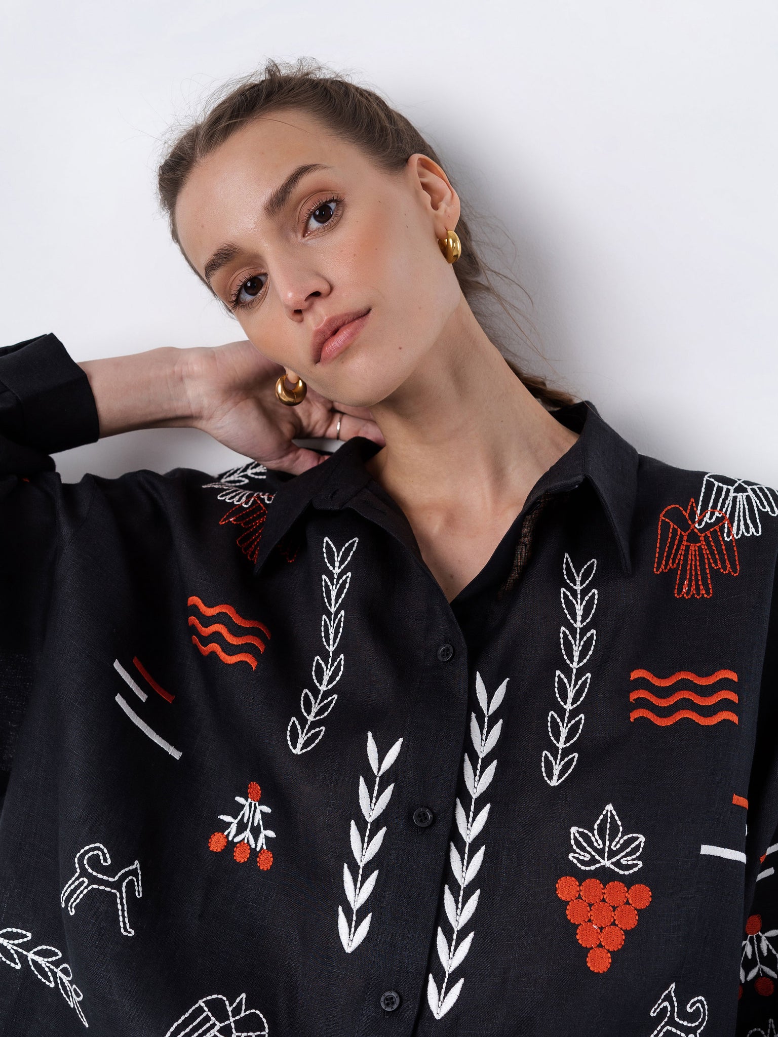 ETNODIM Black linen embroidered shirt SLOVO