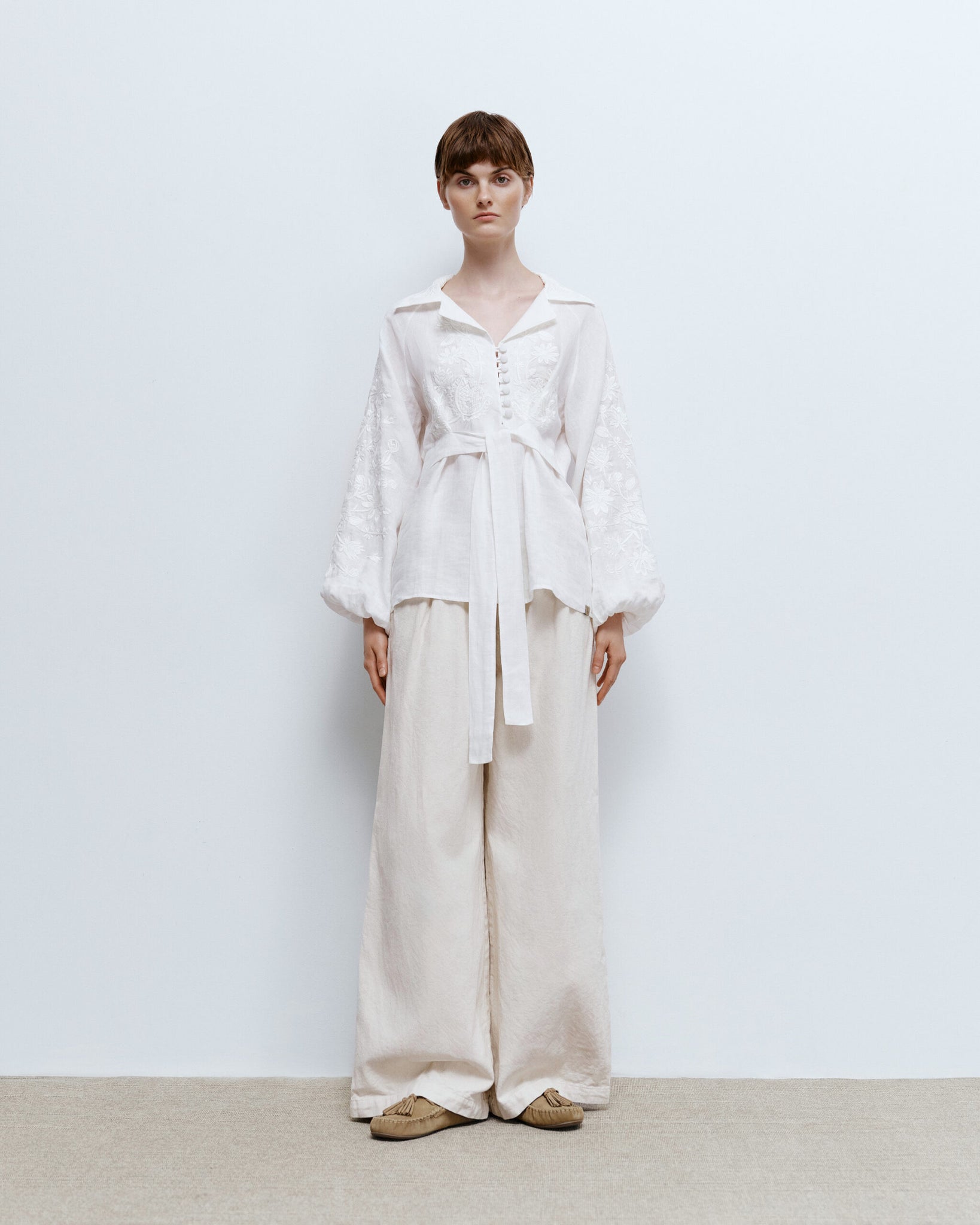 GAPTUVALNYA NAGIDKY WHITE EMBROIDERED BLOUSE